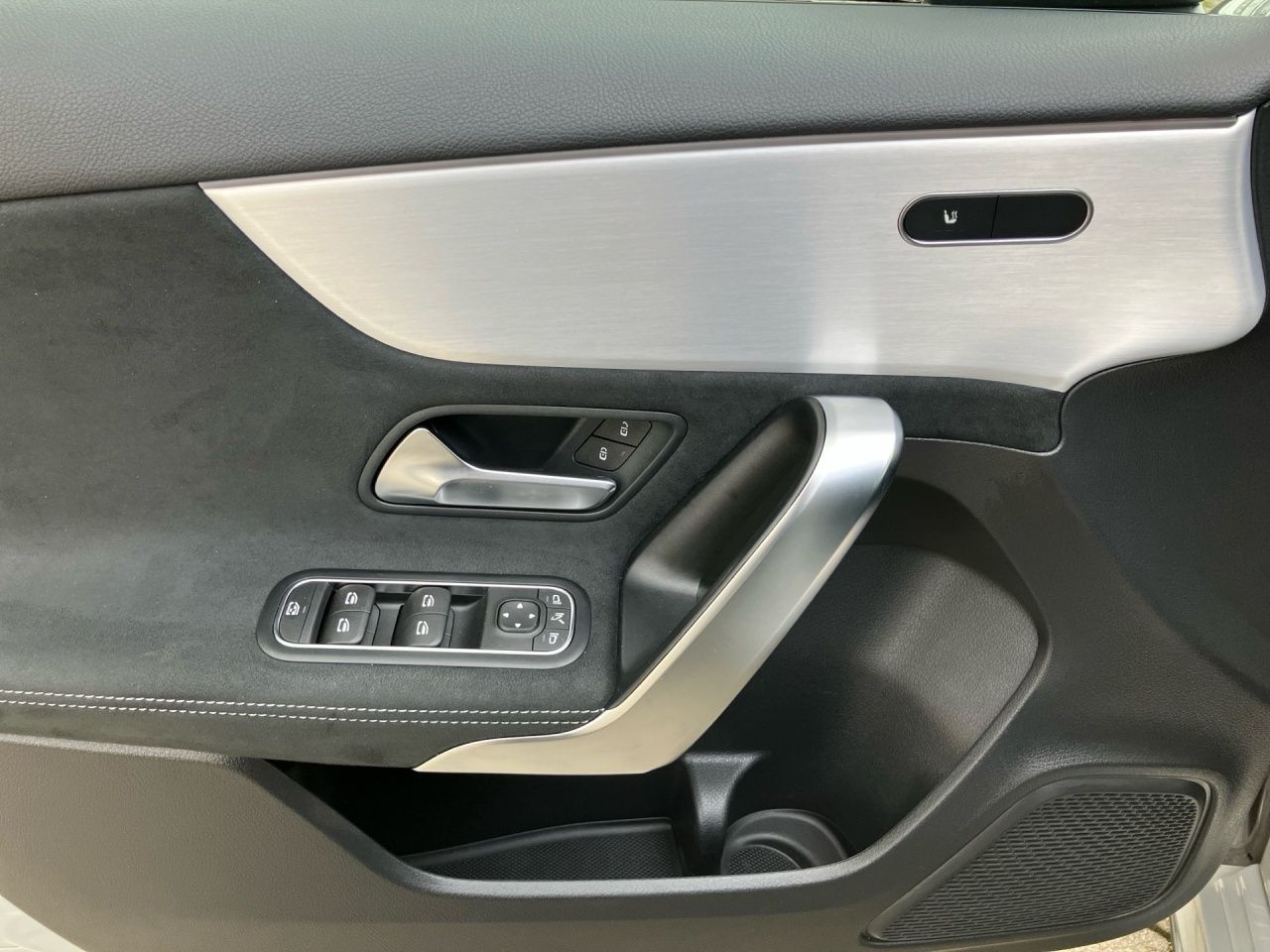 Fahrzeugabbildung Mercedes-Benz A 180 AMG Night Multibeam Kamera WinterP Totwink