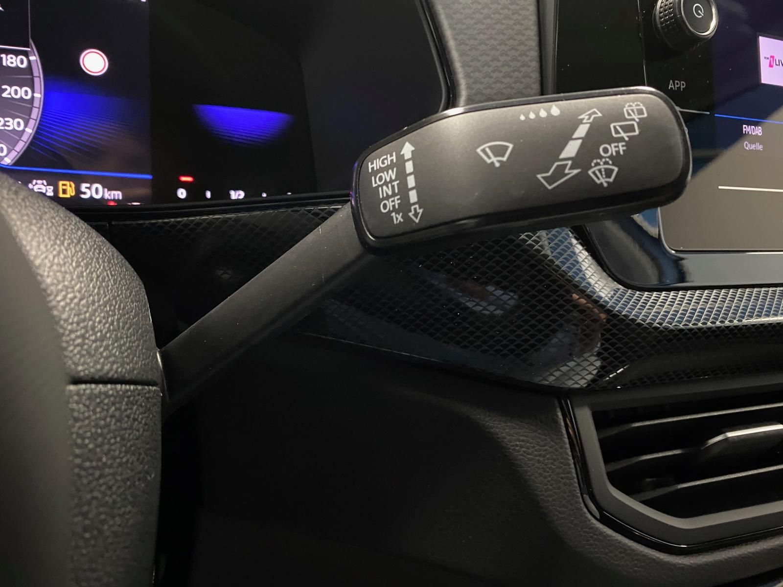 Fahrzeugabbildung Volkswagen T-Cross 1.0 TSI Life+APP+ACC+TOTWINKEL+KAMERA+++