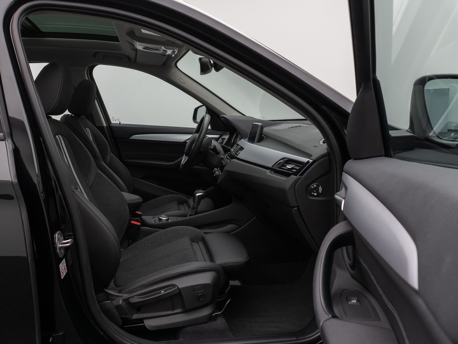 Fahrzeugabbildung BMW X1 xD25e Panorama DAB Navi Parkassistent Sport
