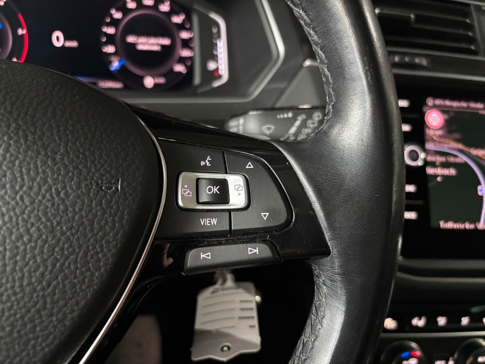 Fahrzeugabbildung Volkswagen Tiguan Highline *CarPlay*Kamera*LED*SHZ*Navi