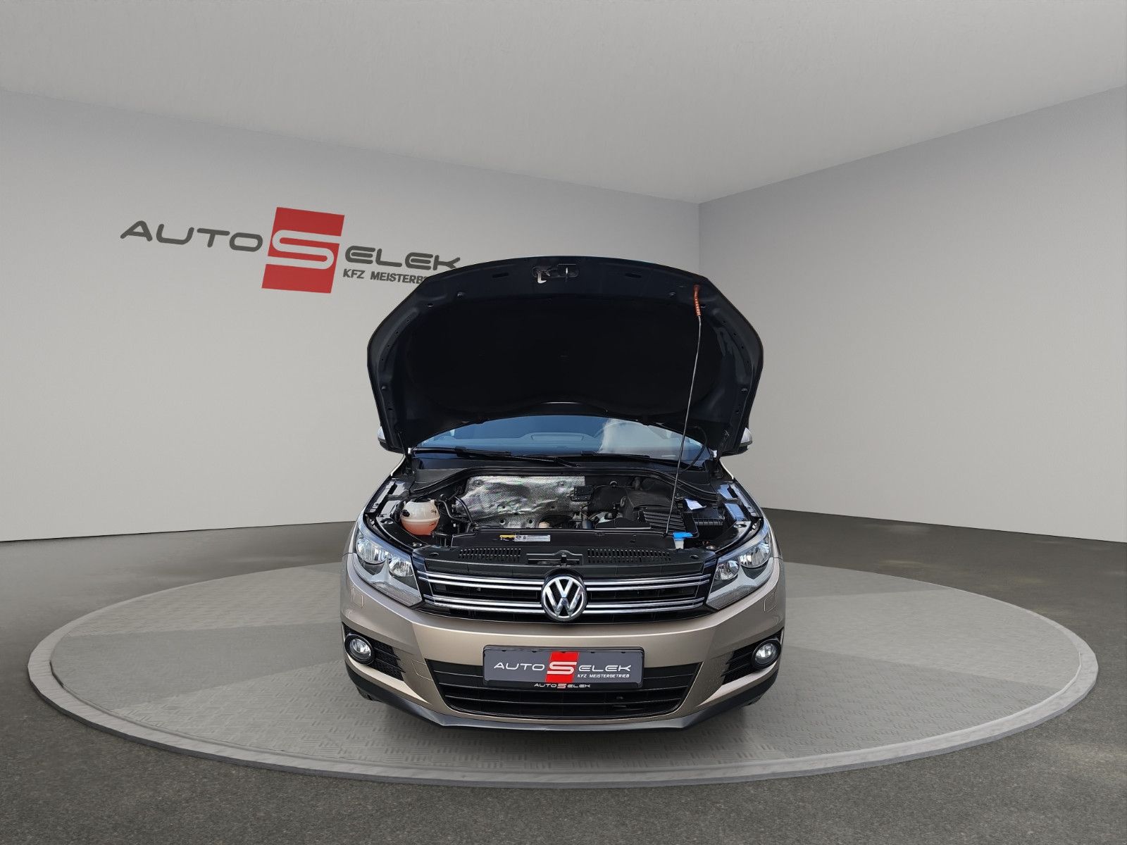 Fahrzeugabbildung Volkswagen Tiguan AHK TEMPOMAT PDC SHZ TÜV SERVICE NEU