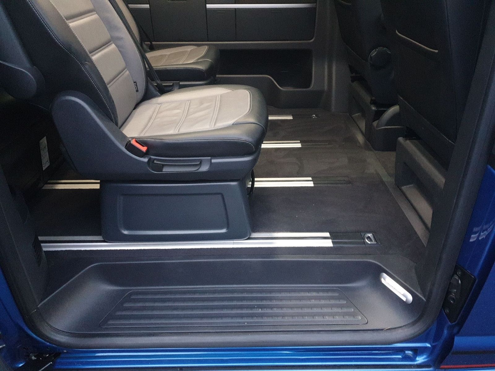 Volkswagen T6.1 Multivan 2.0 TDI DSG EDITION AHK LED ACC foto 17
