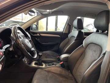 Audi Q3 2.0 TDI quattro *BI-XENON*APS*NAVI*AHK*LED*