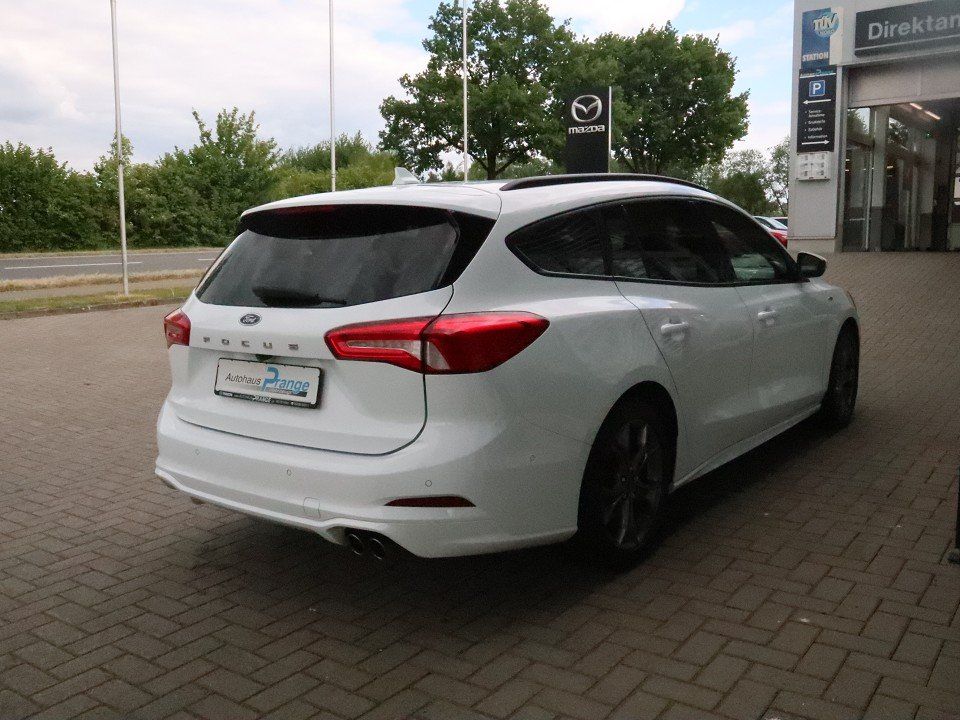 Fahrzeugabbildung Ford Focus Turnier 1.5 ST-Line AHK NAVI ACAA SHZ KeyL