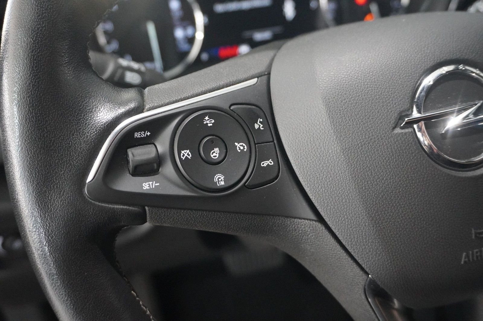 Fahrzeugabbildung Opel Insignia B ST 2.0D BUSINESS NAVI/LED/KAMERA/HUD