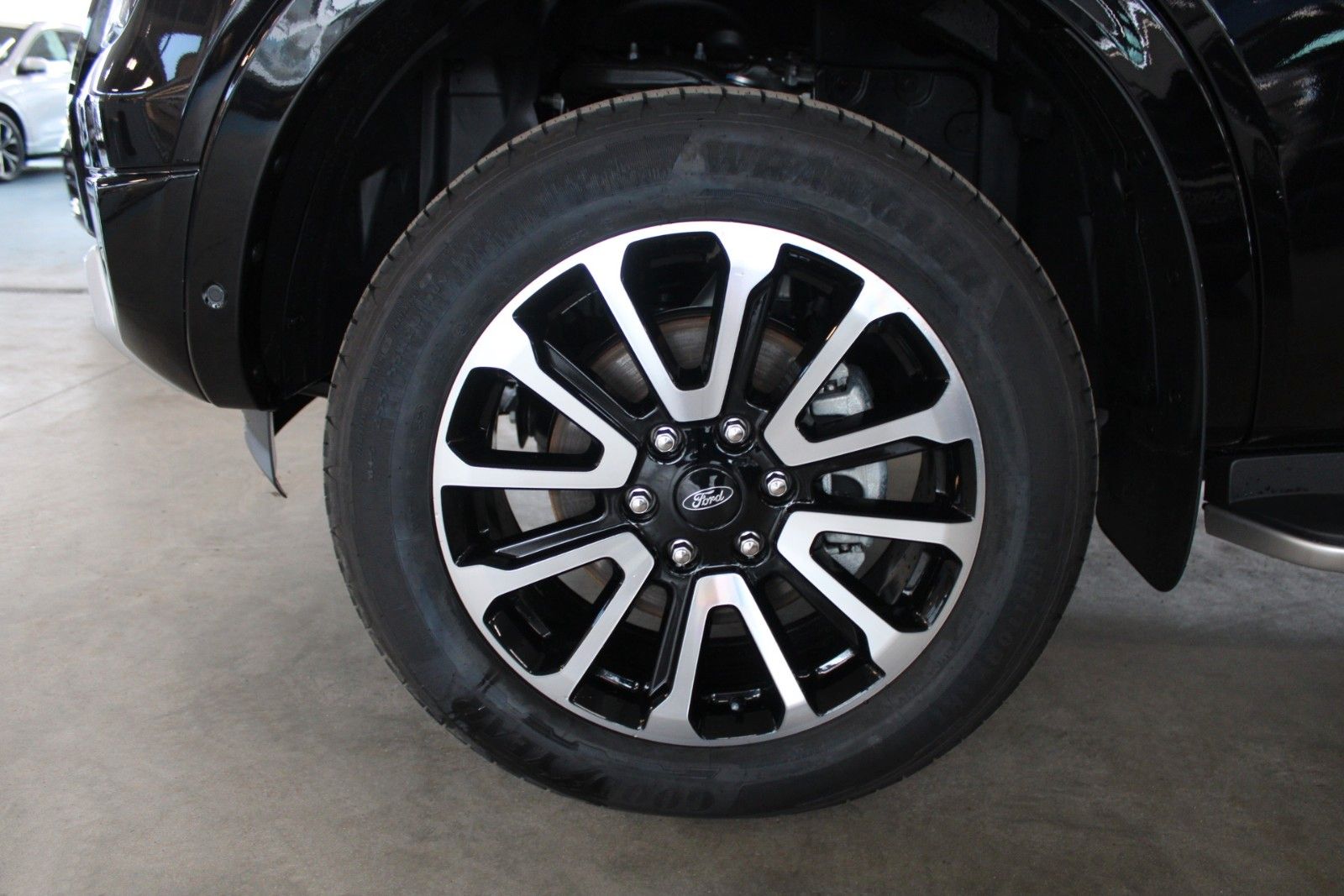Fahrzeugabbildung Ford Ranger Platinum Automatik LEDER AHK ROLLO STDH