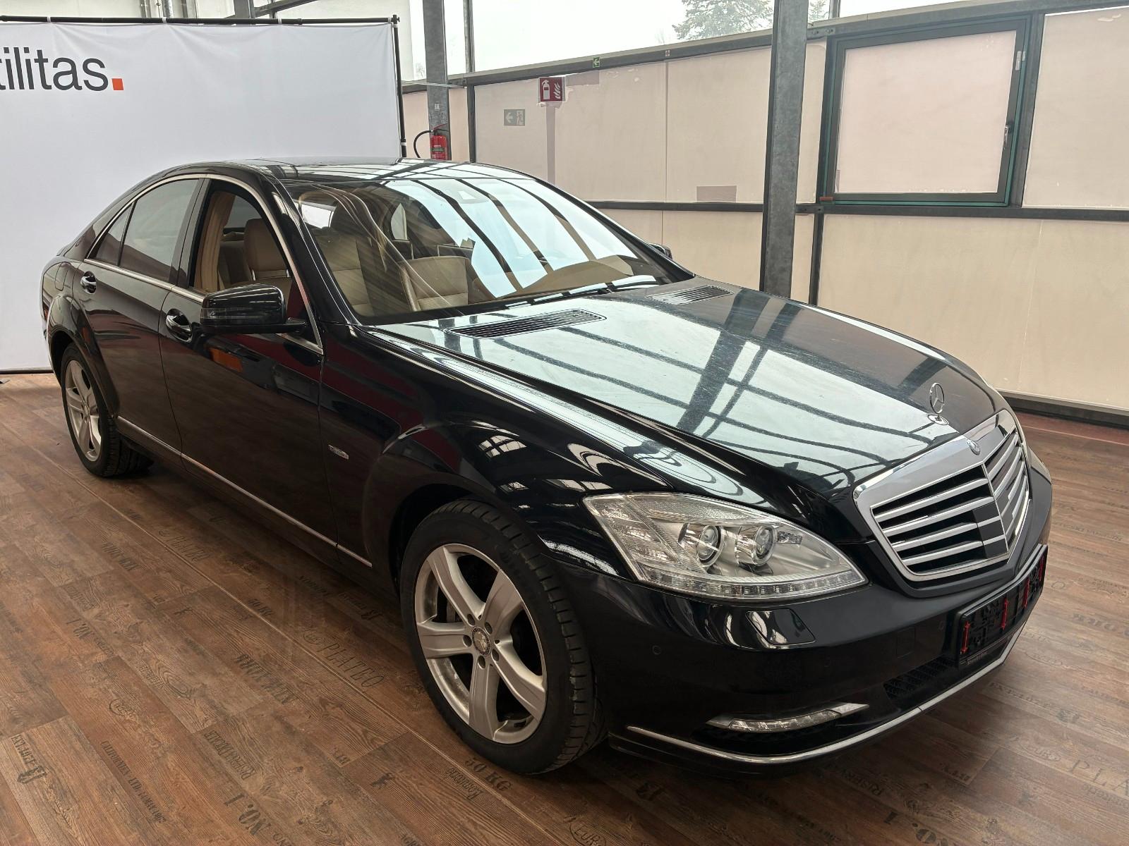 Mercedes-Benz 4MATIC BlueEFFICIENCY Leder AIRMATIC