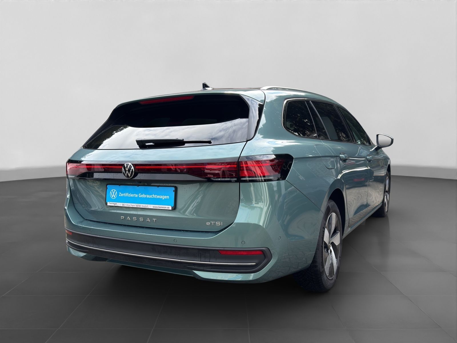 Volkswagen Passat Variant 1.5 eTSI DSG BUSINESS LM17 NAVI K foto 3