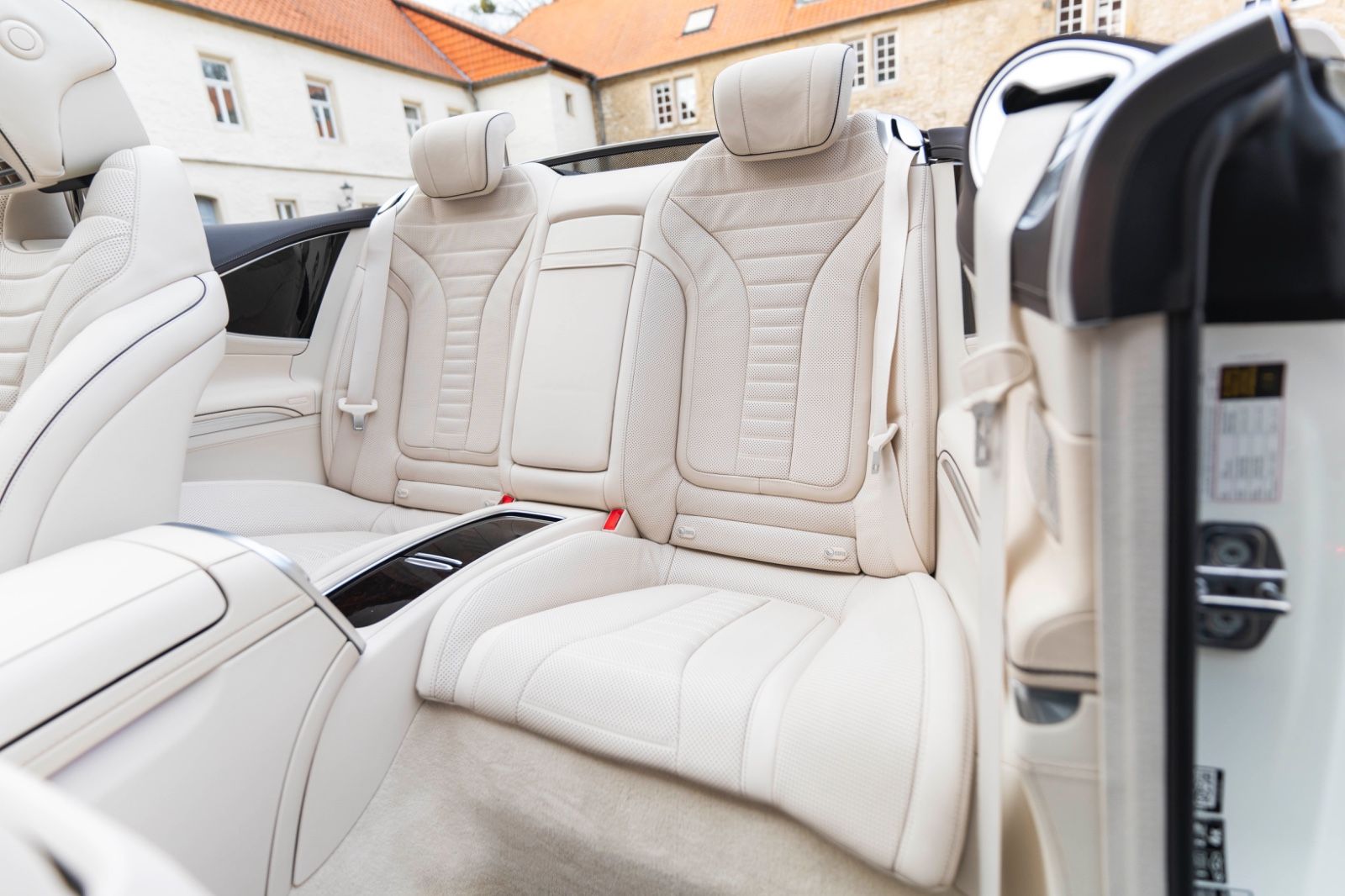 Fahrzeugabbildung Mercedes-Benz S 560 Cabriolet Burmester 360° LED ACC Massage
