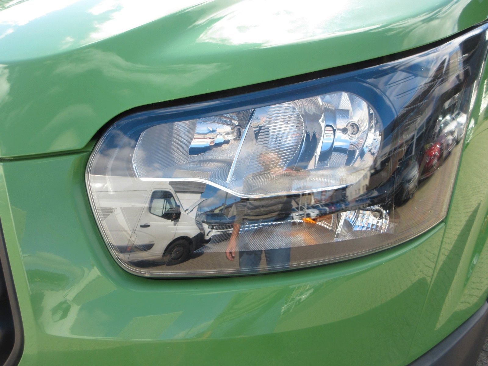 Fahrzeugabbildung Ford Transit Pritsche 350 L4 DoKa/AHK 3,5 to/7-Sitz