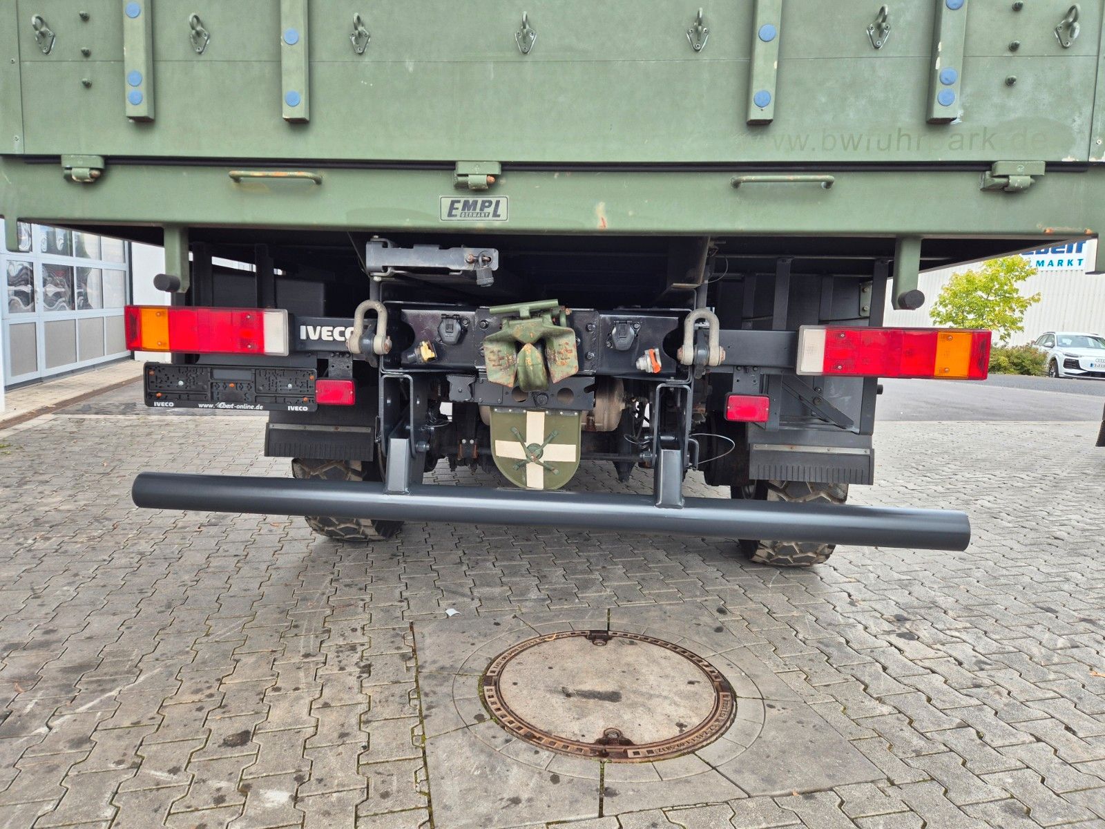 Fahrzeugabbildung Iveco Eurocargo ML100E22WM-BW 4x4 Pritsche L-Haus Bett