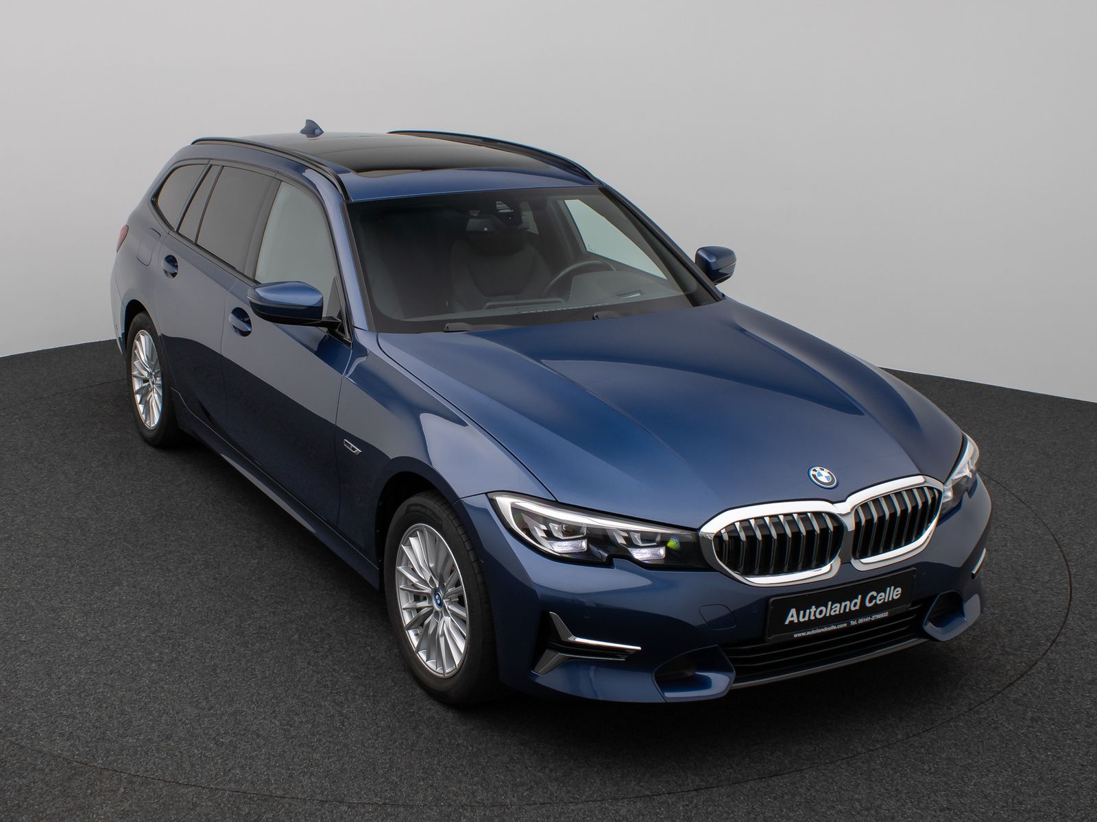 Fahrzeugabbildung BMW 330e xD Luxury Line Panorama Kamera HUD DAB AHK