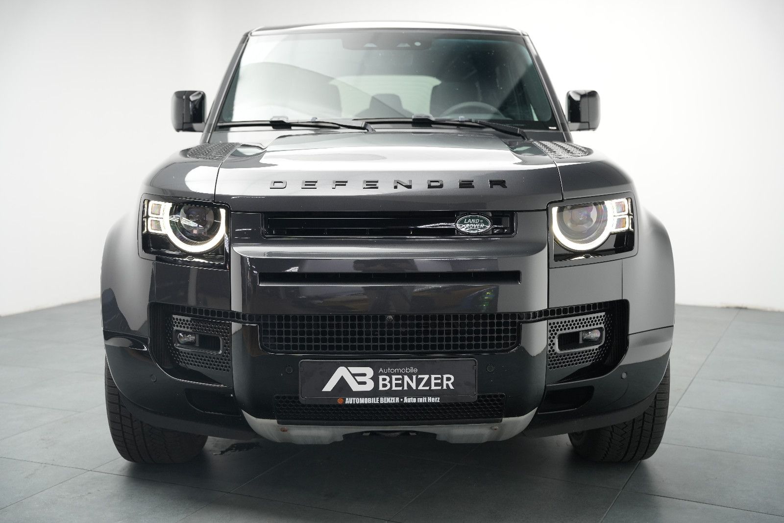 Fahrzeugabbildung Land Rover Defender 110 V8 *Panorama*HUD*Meridian*360°KAM*