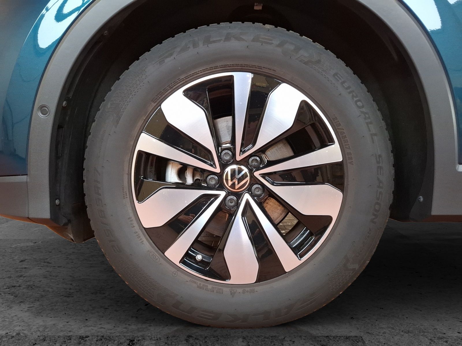 Fahrzeugabbildung Volkswagen Tiguan eTSI  Goal DSG LED AHK Navi AID ACC RFK S