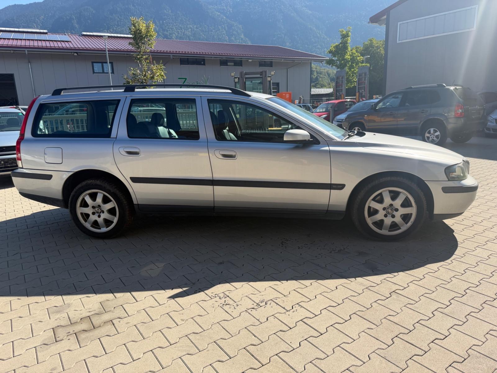 Volvo V70 2004 — engine 2.401 cm³, 163 HP (120kW)