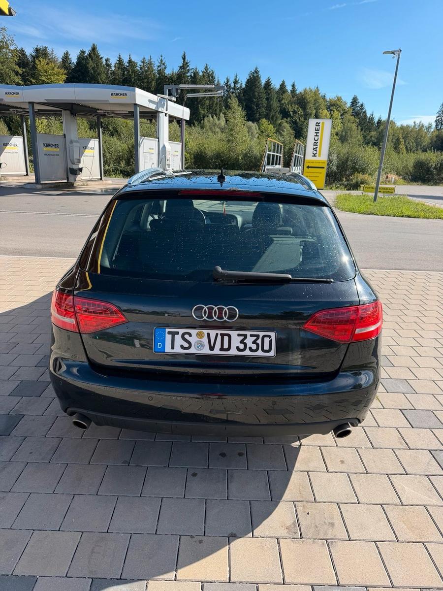 Audi A4 2009 — rear view