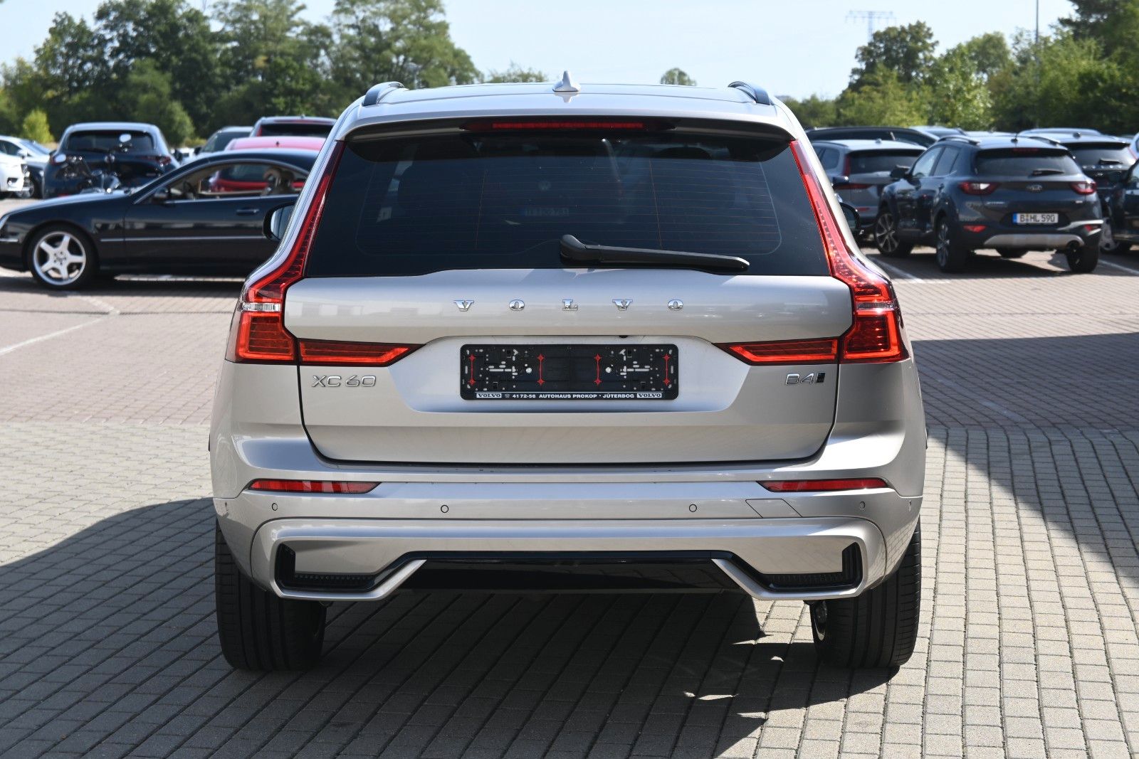 Fahrzeugabbildung Volvo XC60 B4 AWD Plus Dark*LED*PANO*STHZ*H&K*360°*AHK