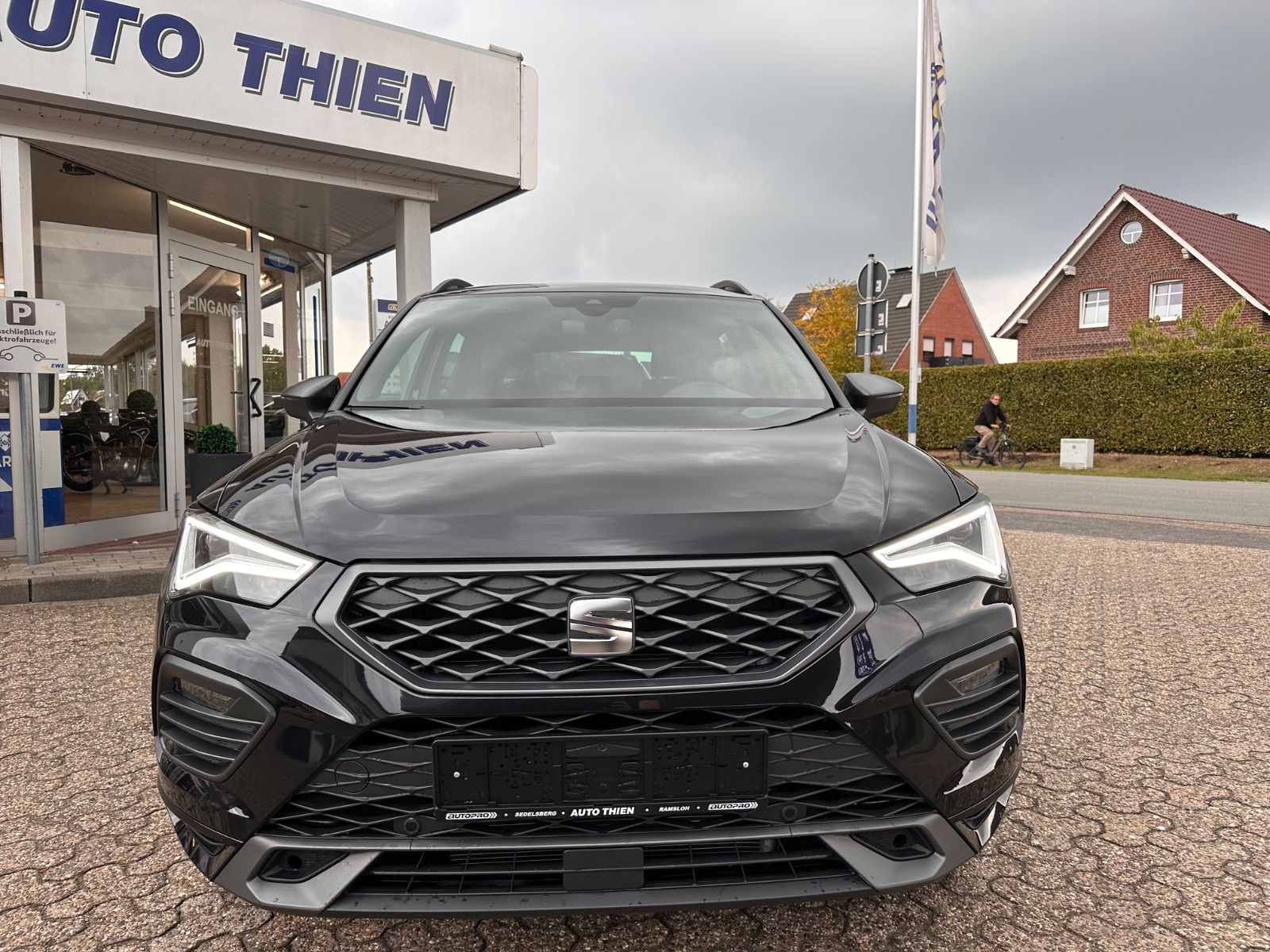 Fahrzeugabbildung SEAT Ateca FR 1.5 TSI DSG AHK/ACC/NAVI/LED/eHeck/SHZ
