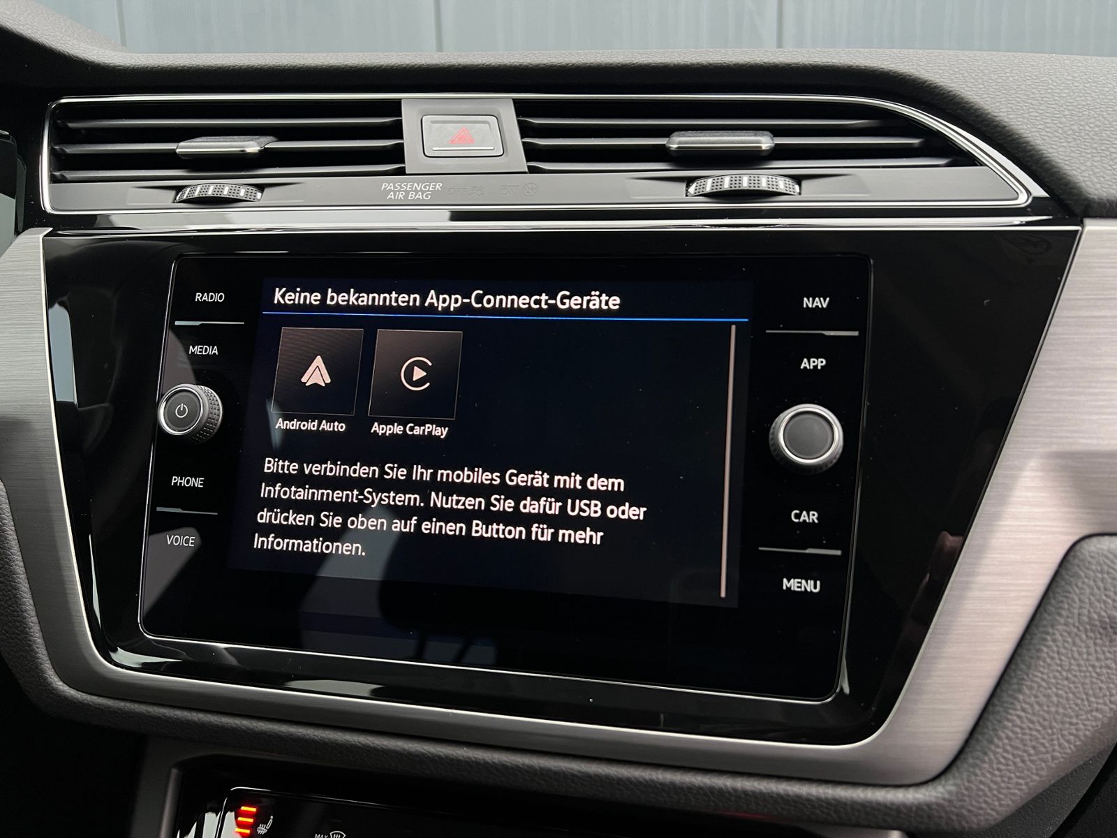 Fahrzeugabbildung Volkswagen Touran Comfortline 1.5 TSI DSG *LED, AHK, 7 Sitz