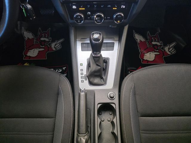 SKODA Octavia — Foto 23