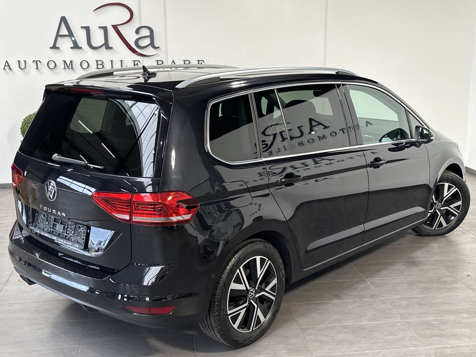 Fahrzeugabbildung Volkswagen Touran 2.0 TDI DSG Highline NAV+LED+ACC+PANO+KAM