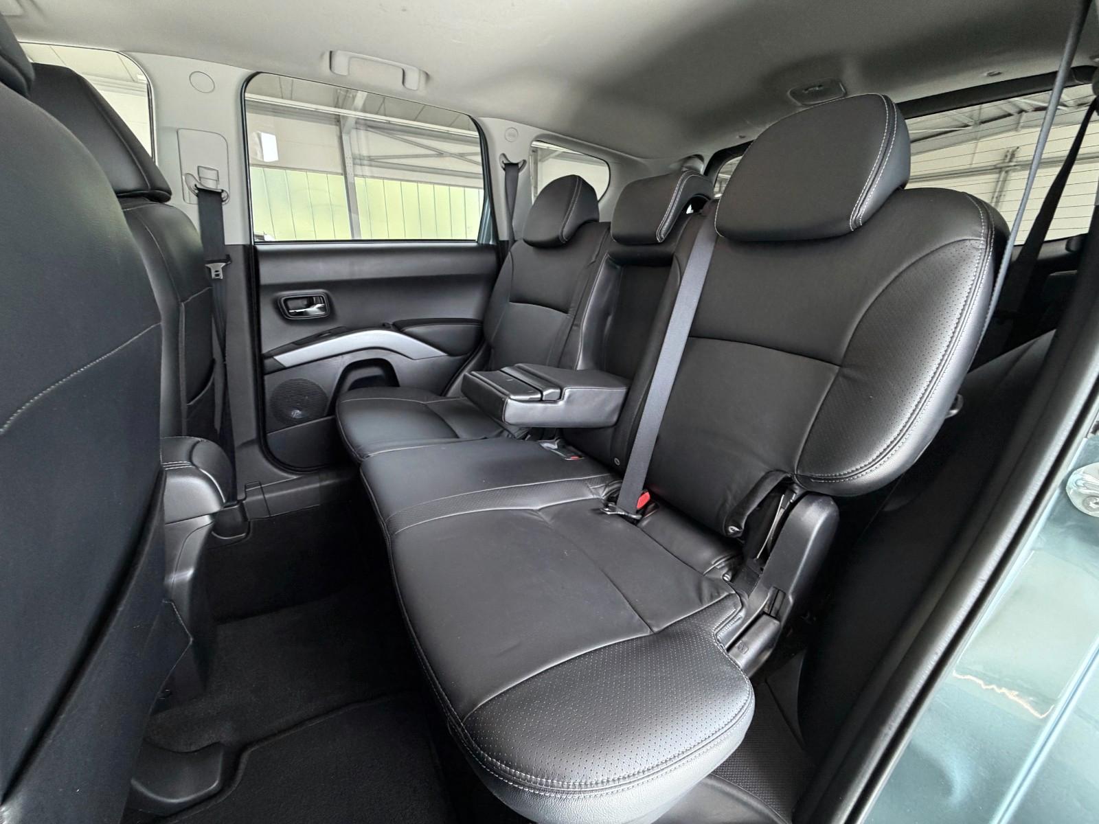 Mitsubishi Outlander 2.2 DI-D 156 ch • 4WD • 7 places • Cuir • Toit ouvrant • Caméra