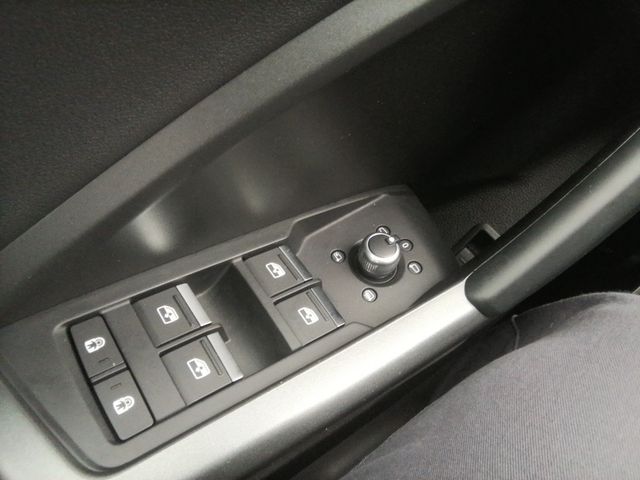 Q3 35 TFSI S line KLIMA PDC SHZ NAVI AHK ACC LED