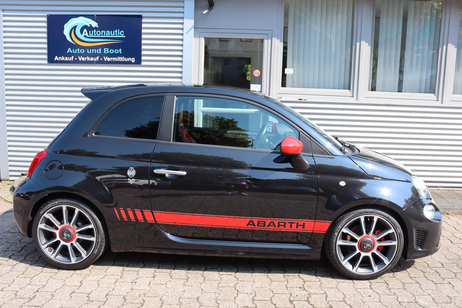 Fahrzeugabbildung Abarth 595 TURISMO LEDER PANO NAVI BEATS XENON PDC  1Hd