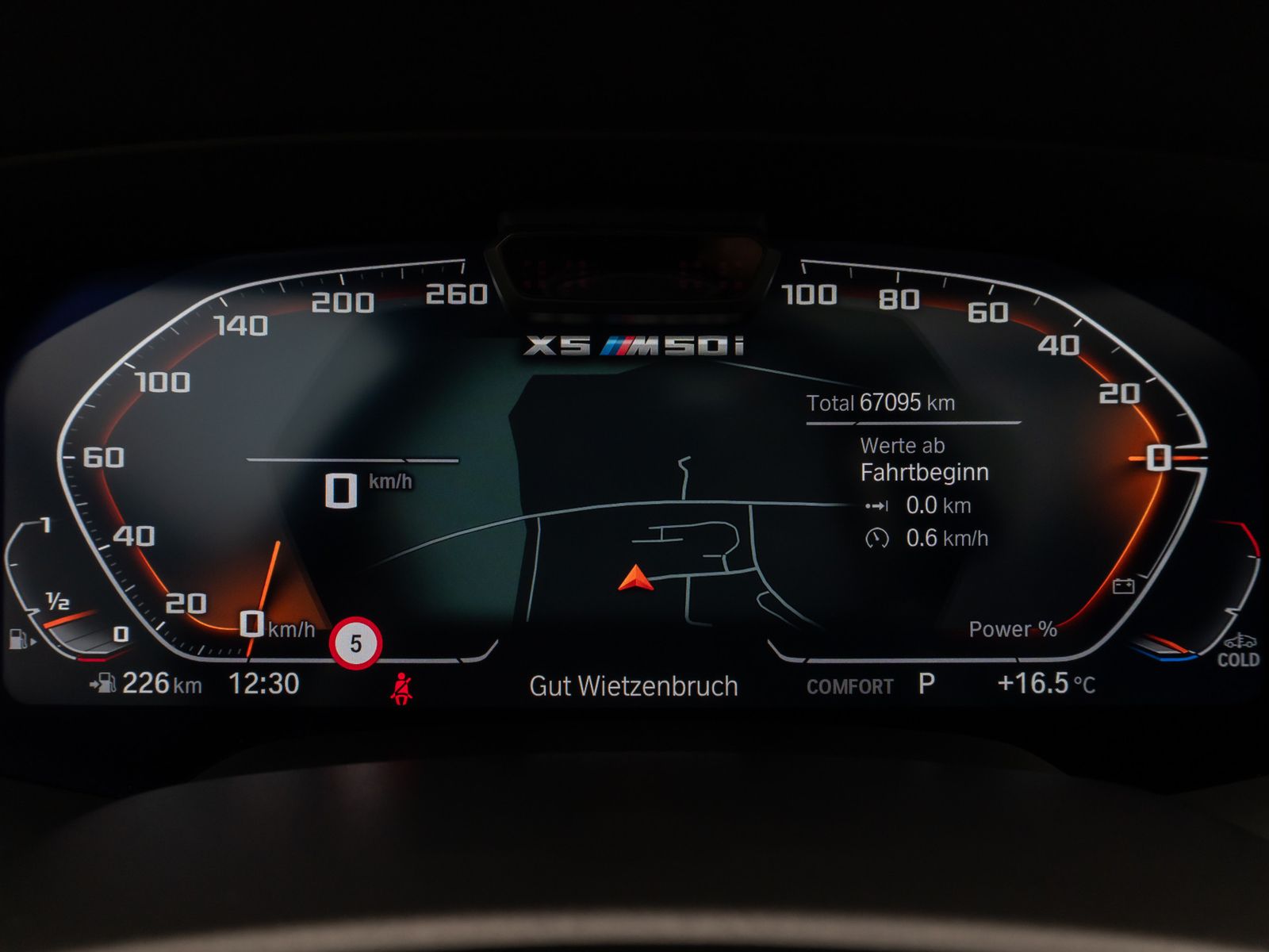 Fahrzeugabbildung BMW X5 M50i Panorama 360°Laser HUD DAB B&W Massage