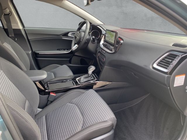 Fahrzeugabbildung Kia Ceed ULTIMATE EDITION 1.5 T-GDI DCT *STYLE-PAKET