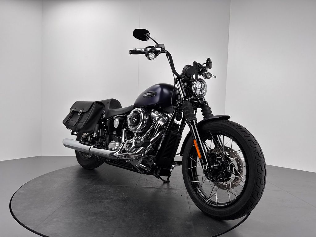 Fahrzeugabbildung Harley-Davidson STREET BOB *NEUWERTIG *ANSCHLUSSGARANTIE 06/29