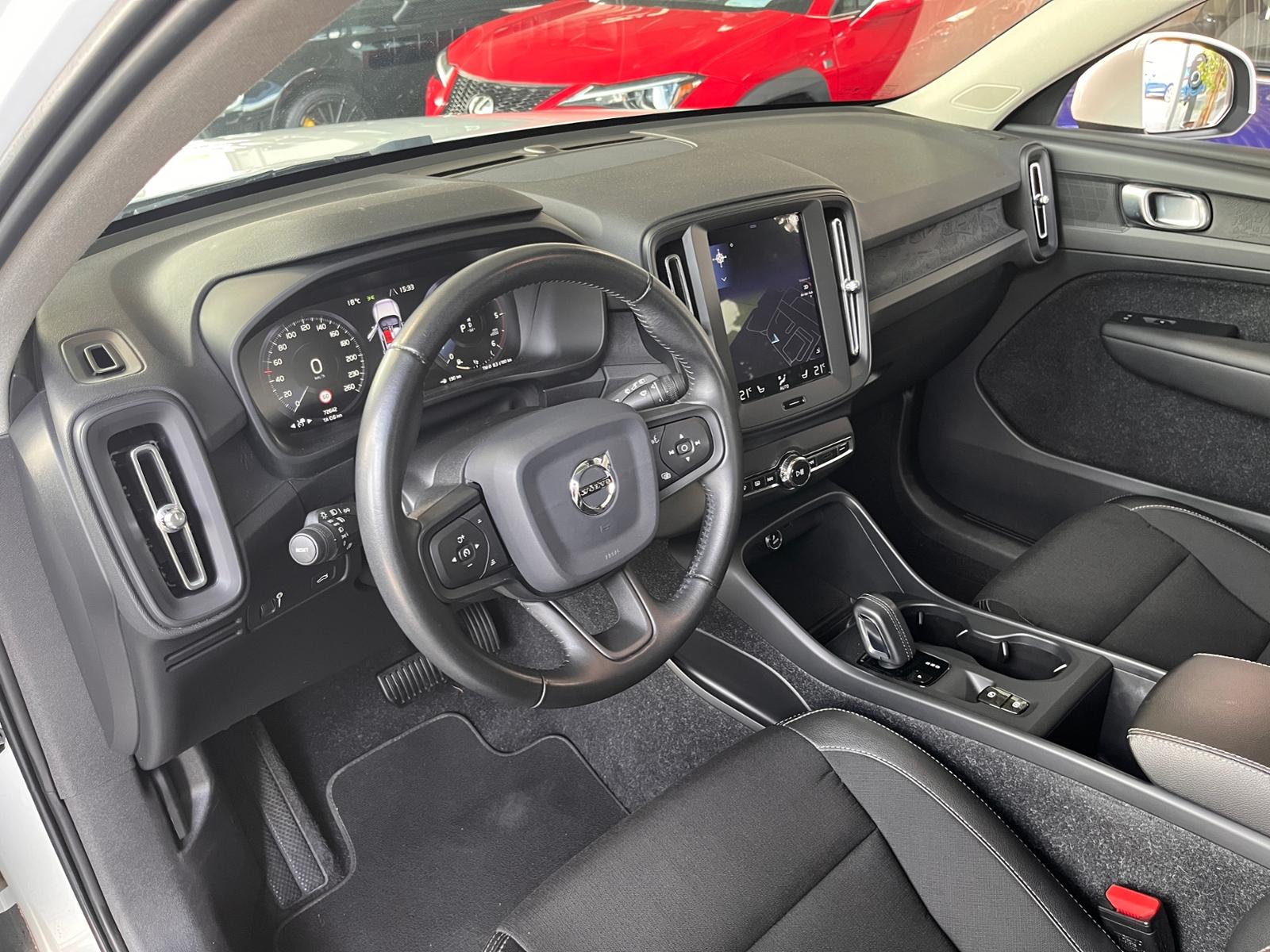 Volvo XC40 AWD AHK LED NAVI ALU