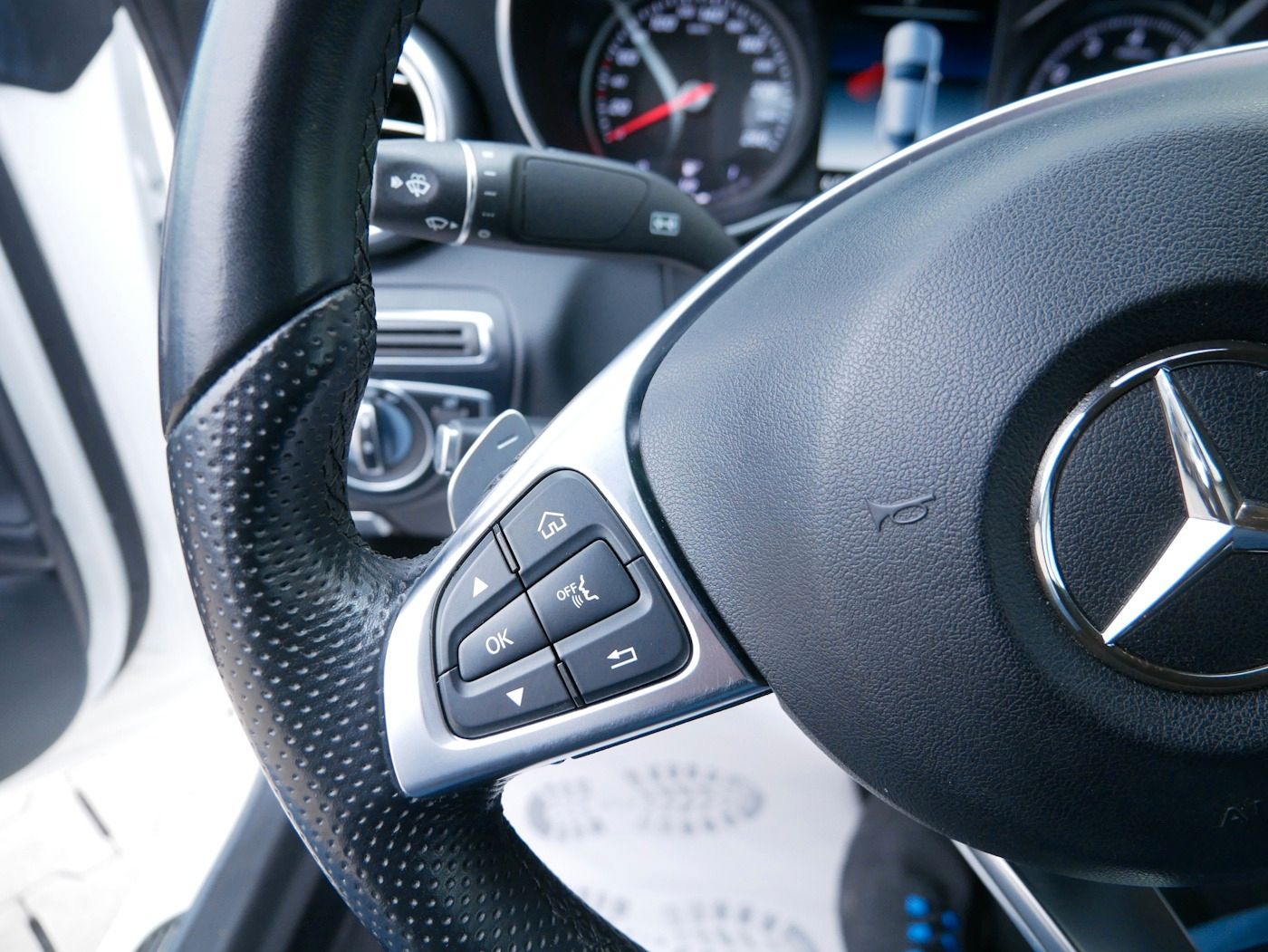 Fahrzeugabbildung Mercedes-Benz C 250 Coupé AMG NIGHT Aut. LED SHZ NAVI PDC ALU