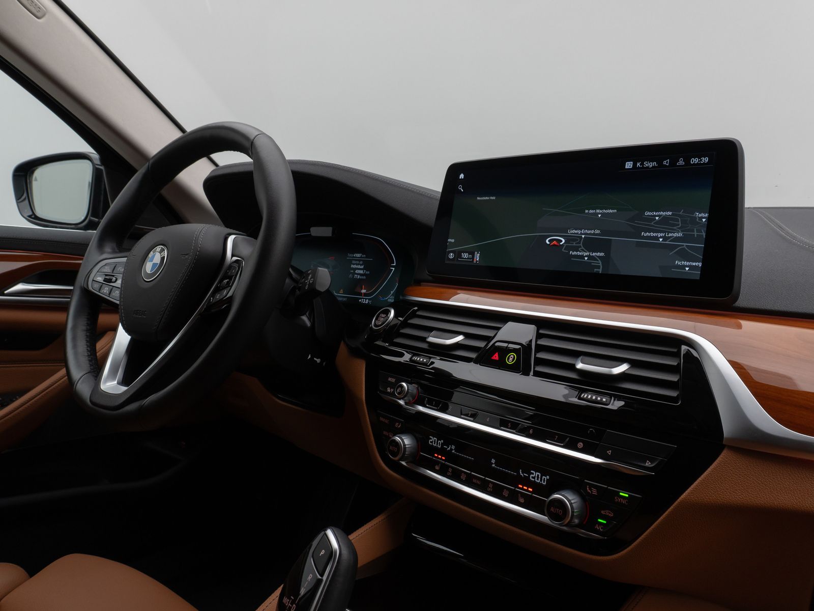 Fahrzeugabbildung BMW 530d xD Luxury Line Laser HUD DAB H/K AHK 19Zoll