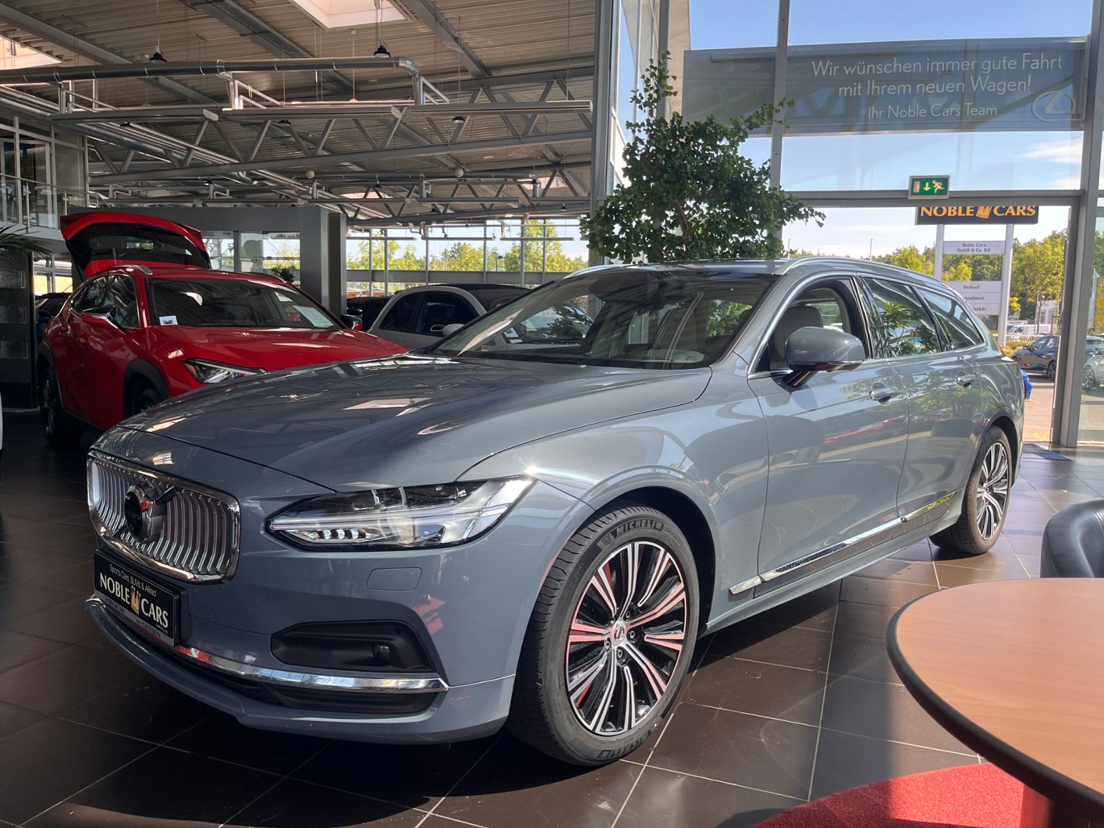 Fahrzeugabbildung Volvo V90 Kombi Inscription LED NAVI LEDER AHK