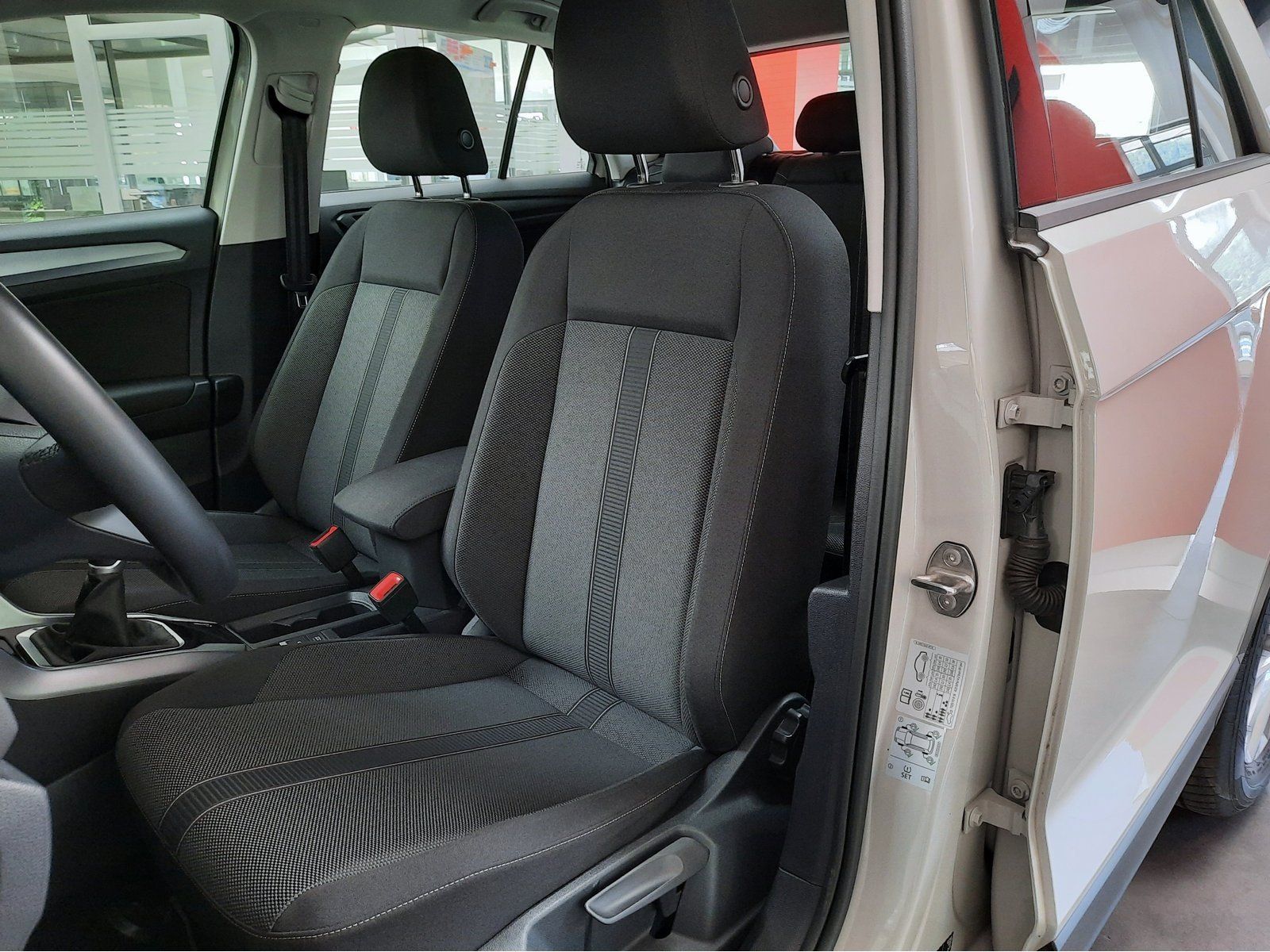 Fahrzeugabbildung Volkswagen T-Roc Life TSI *LED*Sitzhzg*PDC*App-Conn.*ACC*