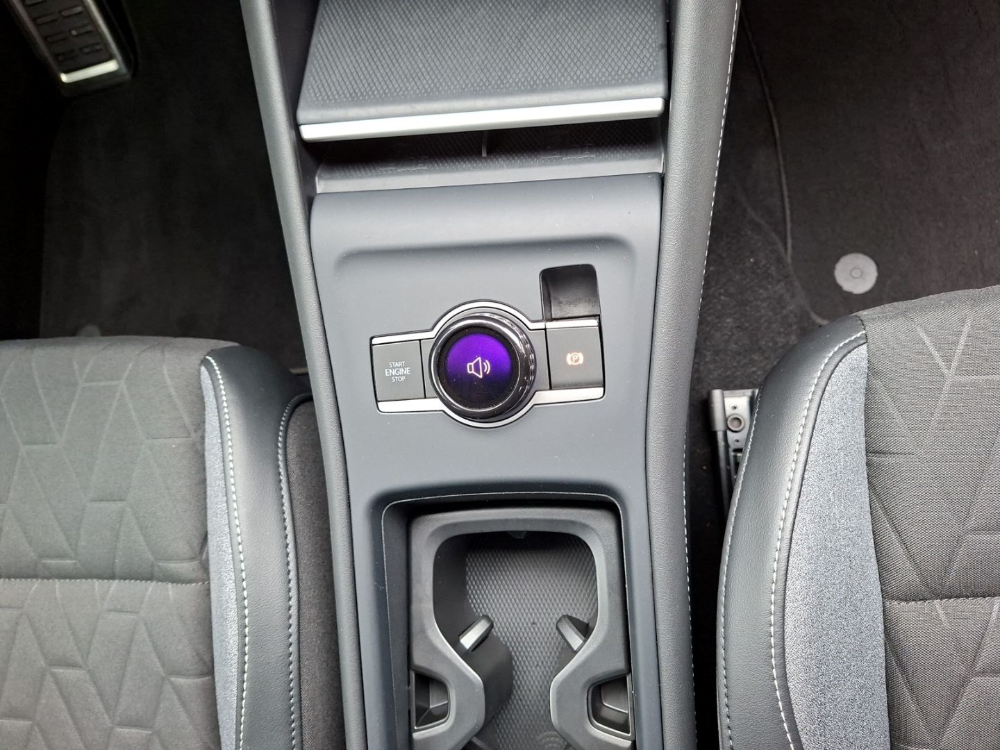 Tiguan 2.0 TDI DSG Goal *AHK*AREAVIEW*ACC*NAVI*