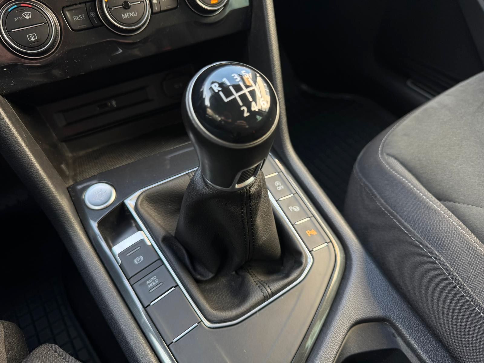 Volkswagen Tiguan 1.5TSI Comfortline ACC R-KAM NAVI LED SHZ foto 19