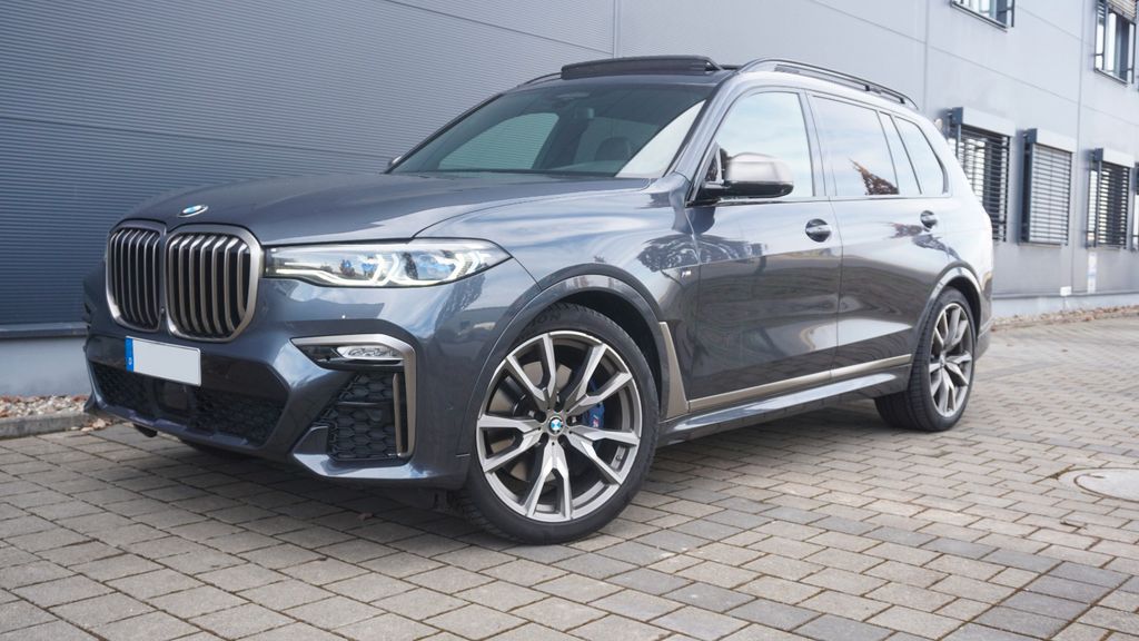 Image of BMW X7 M50