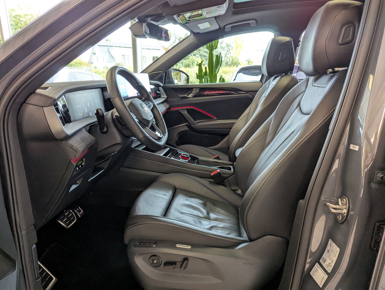 VW Tayron 2.0 R-Line Leder Launch Pano Black AHK 20 - Image 12