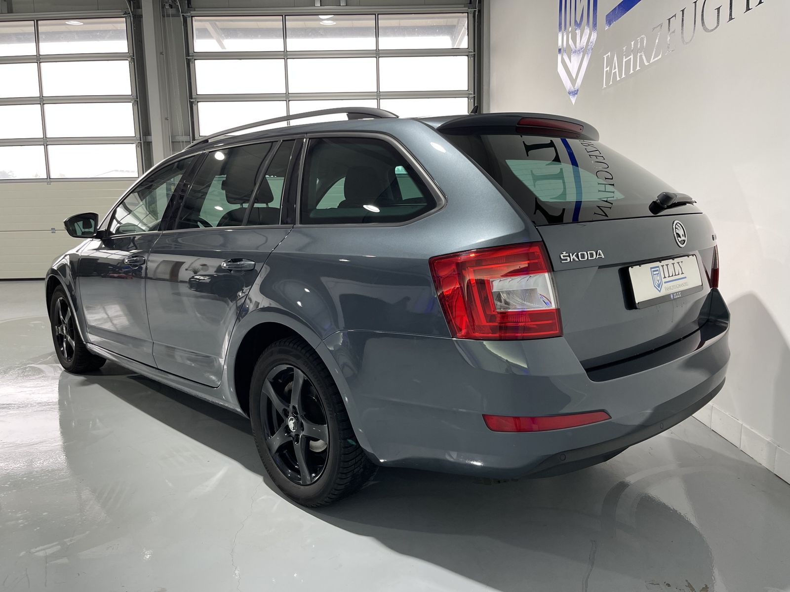 Fahrzeugabbildung SKODA Octavia Ambition 2.0 TDI*Navi*PDC*SHZ*Temp*