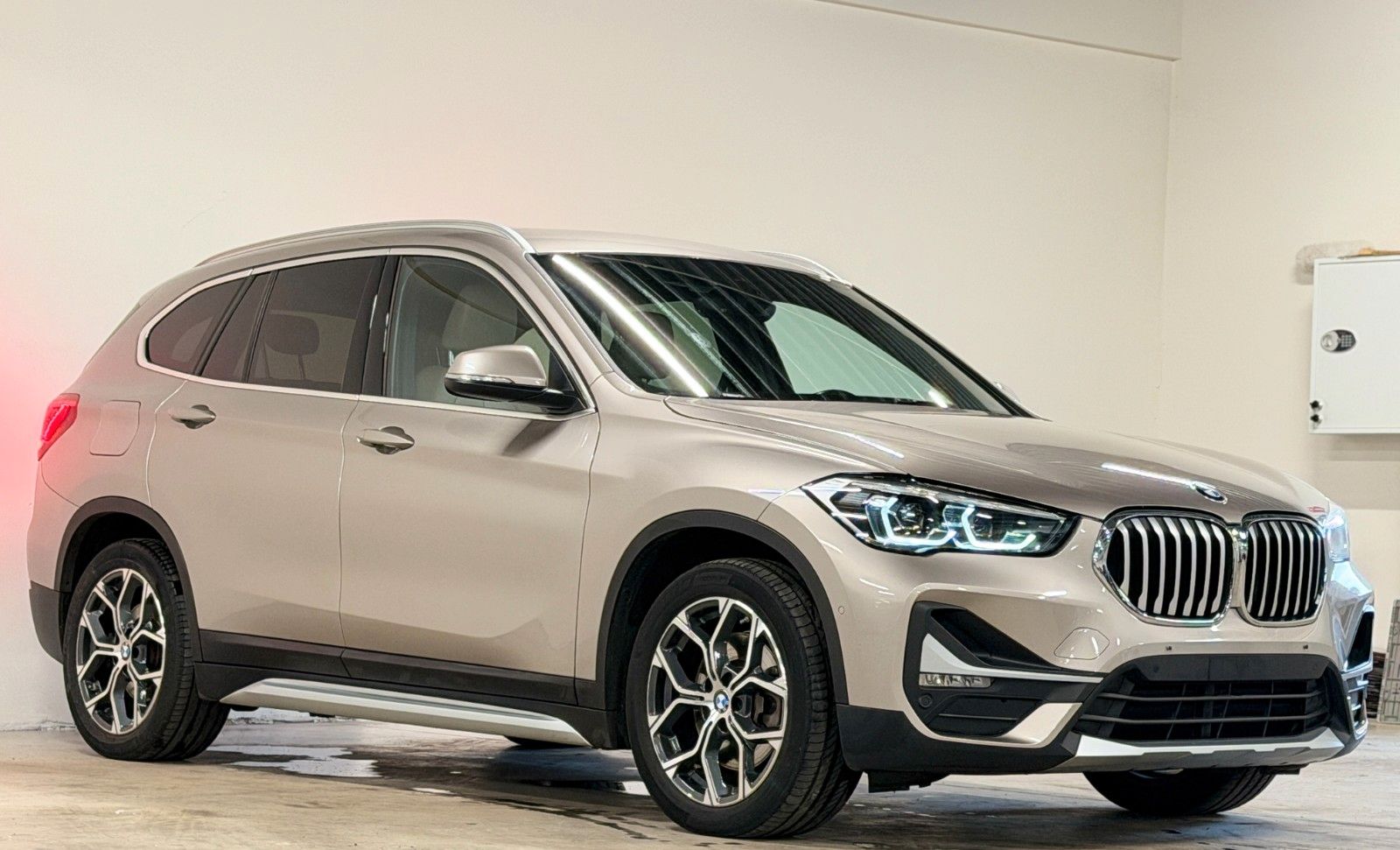 BMW X1 xDrive25e xLine imagem 3
