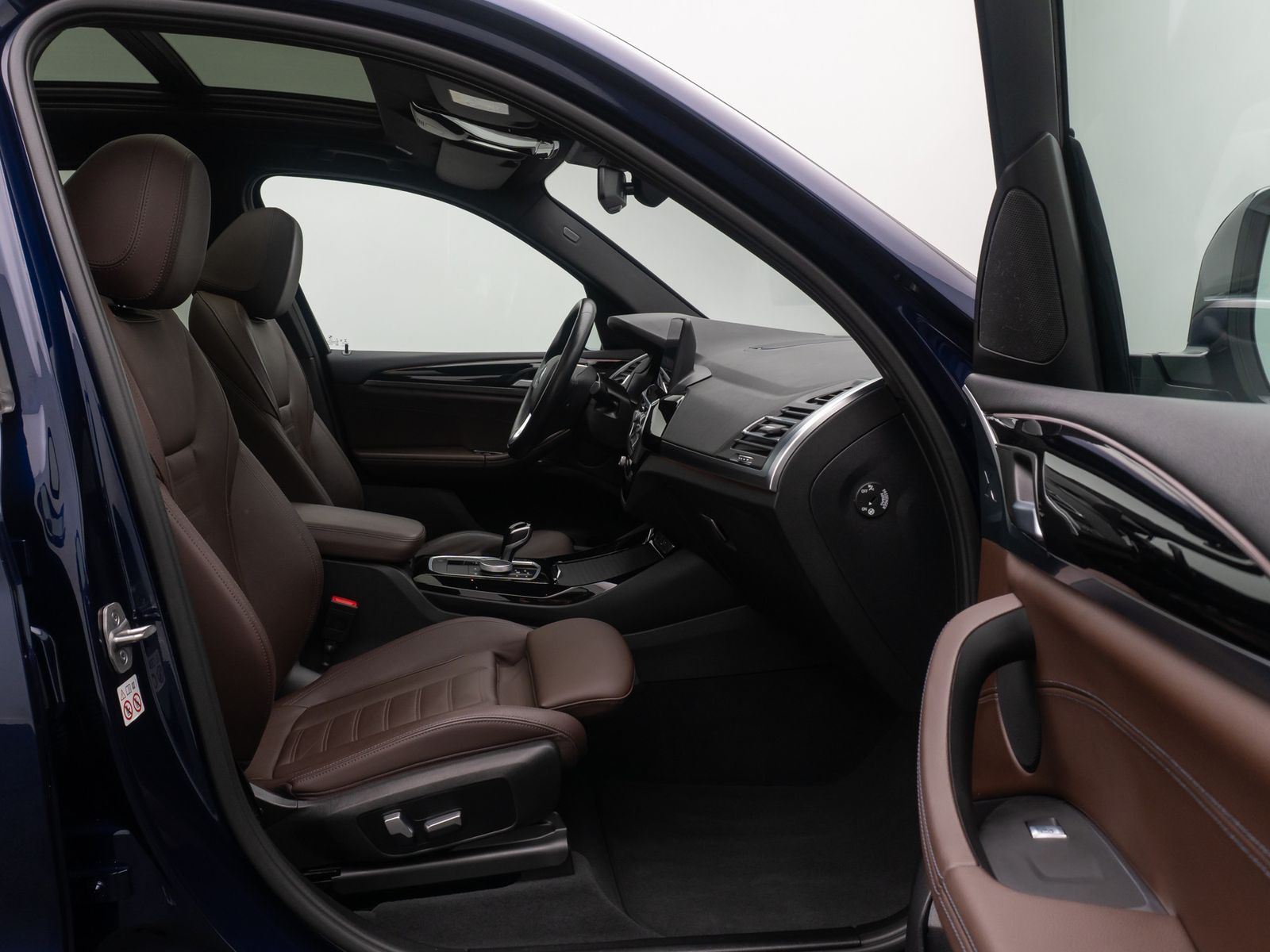 Fahrzeugabbildung BMW X3 xD30e Panorama HUD DAB Sport AHK 360&deg; Komfort