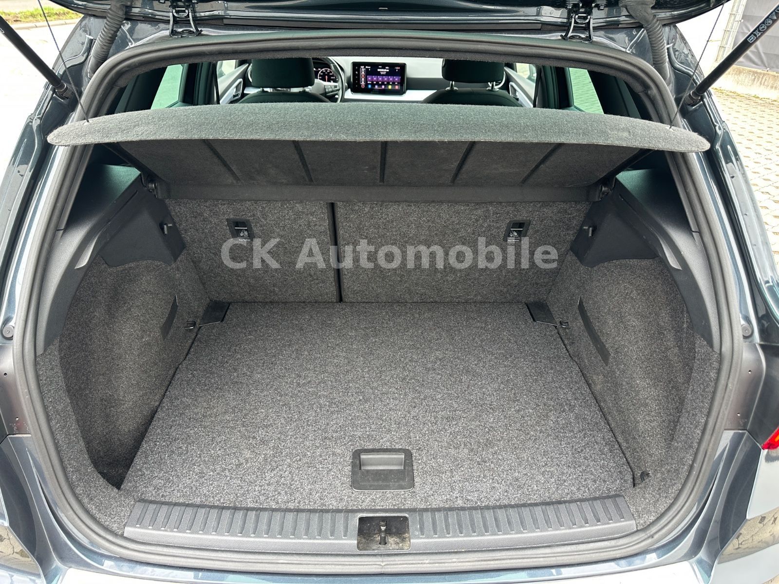 Fahrzeugabbildung SEAT Arona 1.5 TSI 110kW FR DSG/Navi/LED/Kam/AHK
