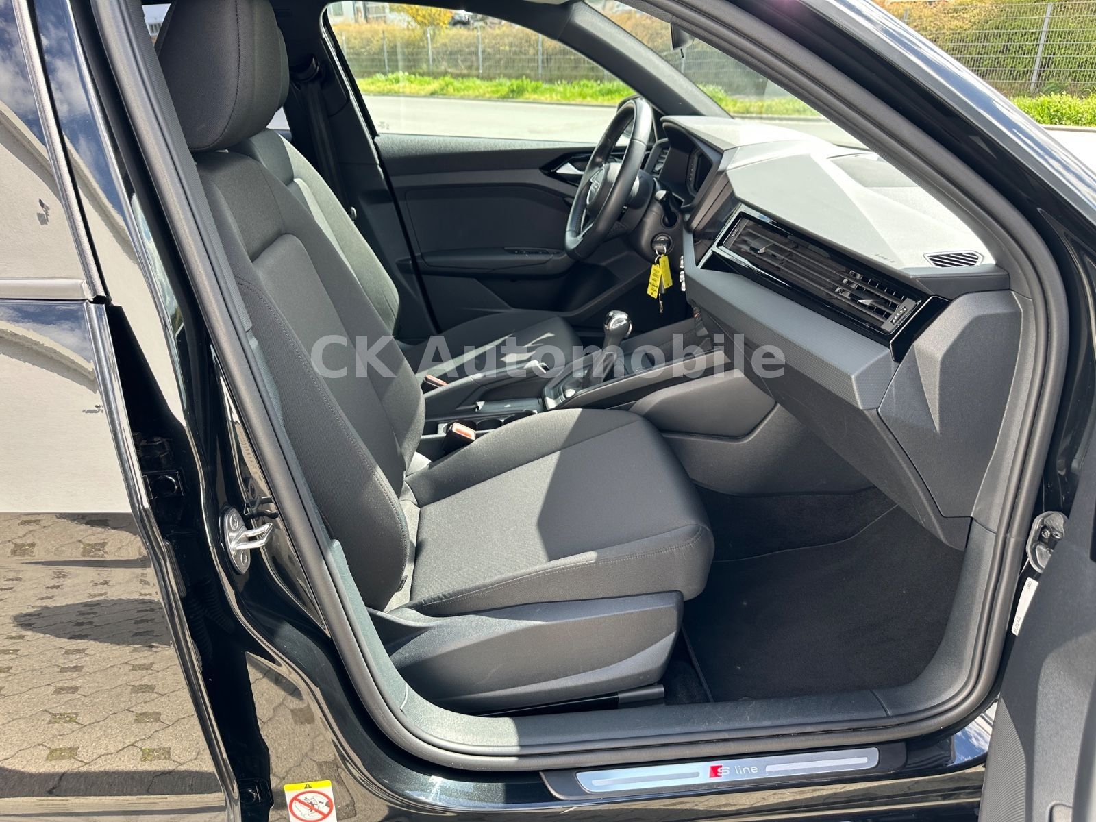 Fahrzeugabbildung Audi A1 Sportback 30 TFSI DSG S-Line/MMI Plus/PDC