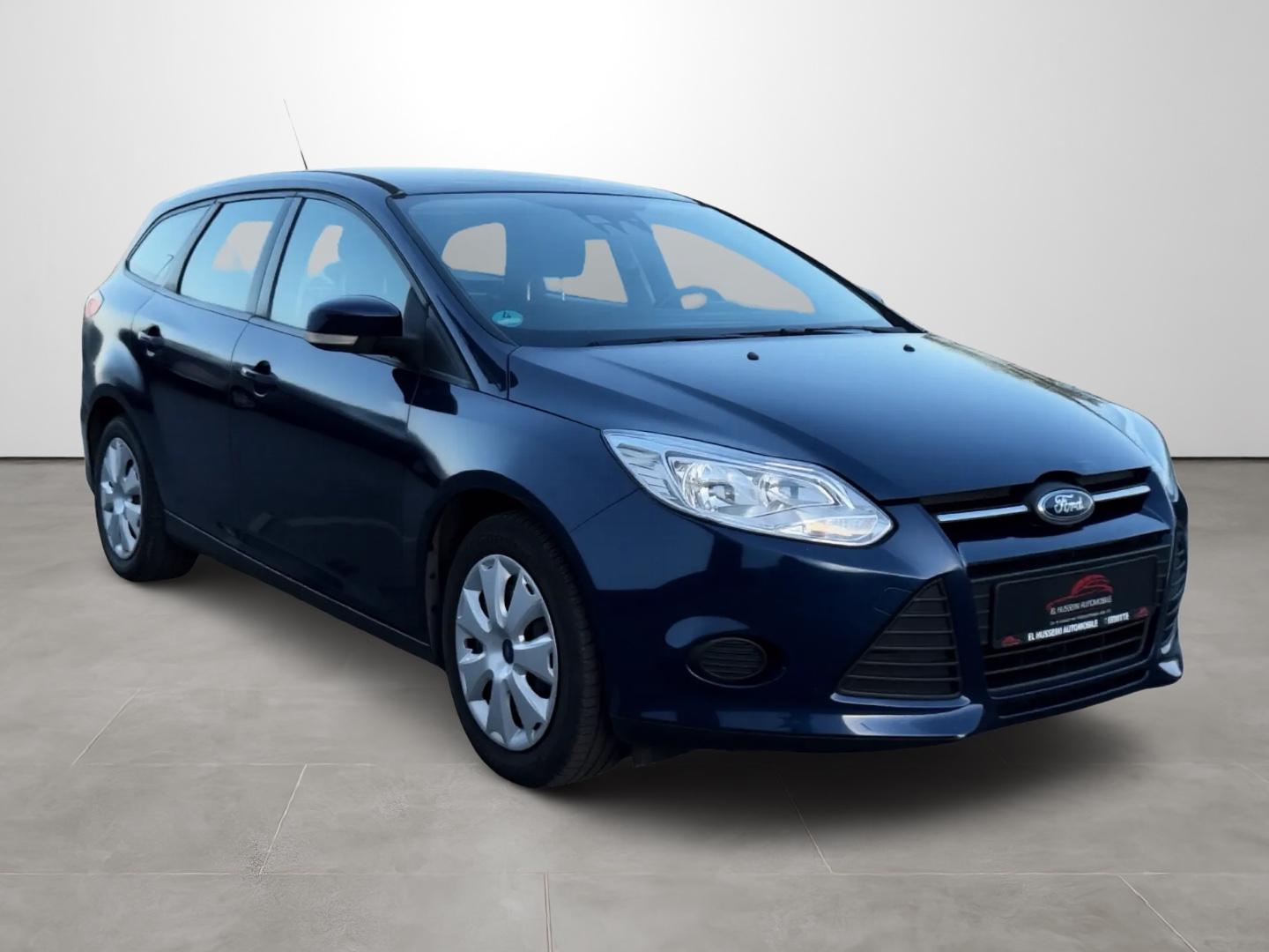 Ford Focus 2011 — interior