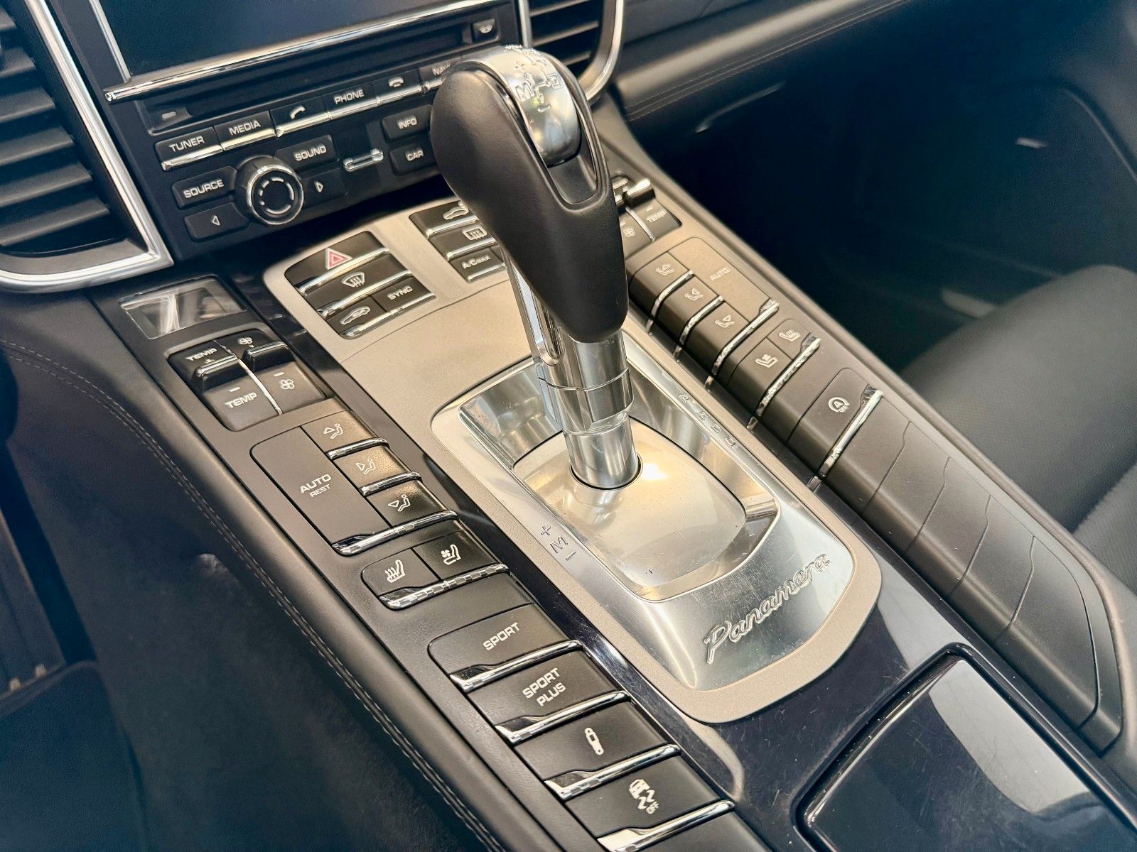 Fahrzeugabbildung Porsche Panamera Diesel AHK/ACC/Glasdach/BOSE/LED