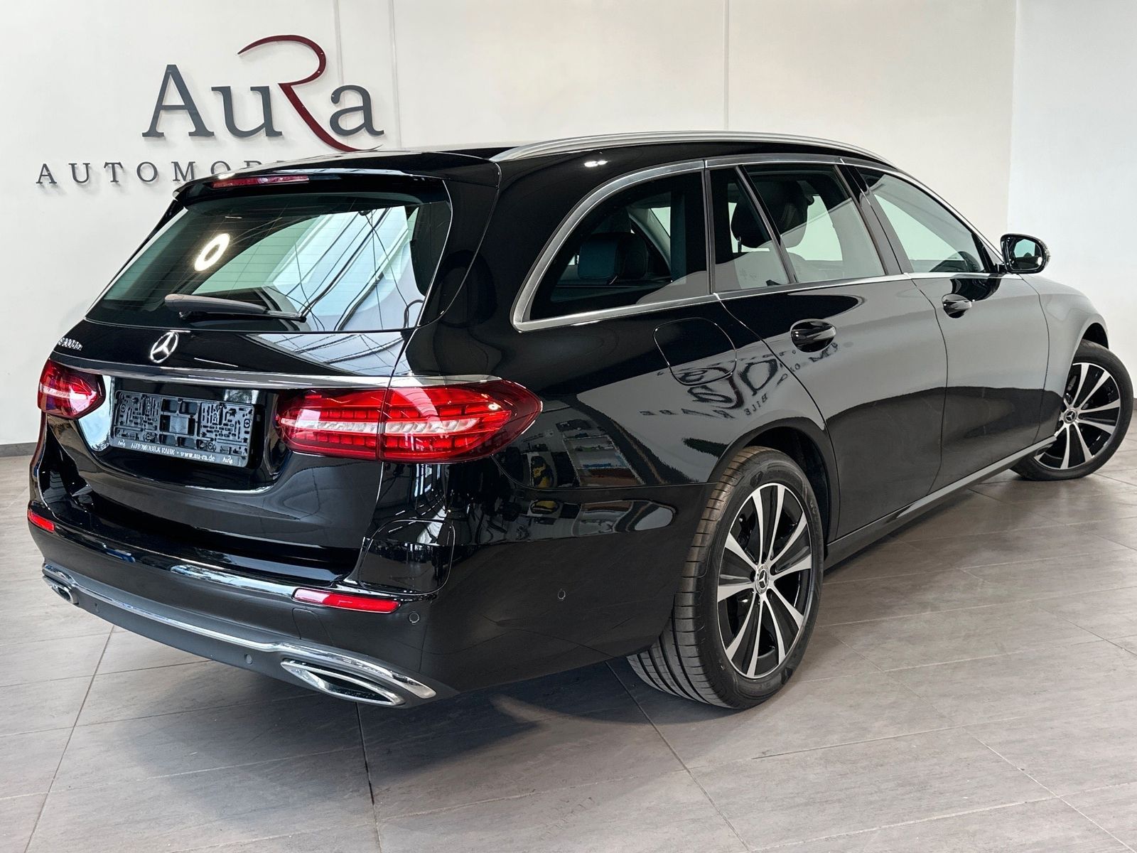 Fahrzeugabbildung Mercedes-Benz E 300 de T Avantgarde NAV+LED+PANO+ACC+18ZOLL