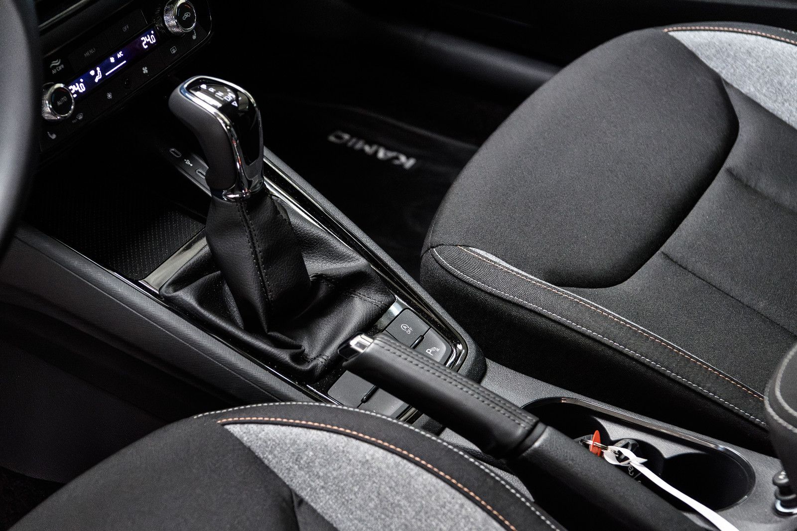 Fahrzeugabbildung SKODA Kamiq Selection 1.0 TSI LED+KAMERA+ACC+APP