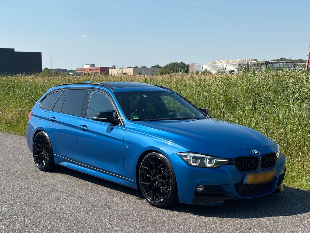Image of BMW 330